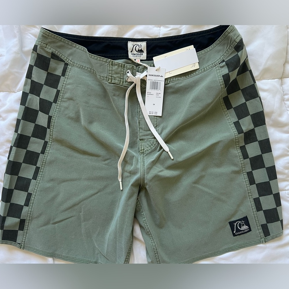 NWT Quiksilver Men’s Boardshorts Size 34